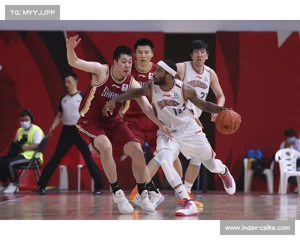 北京时隔5年重返季后赛四强,防守铸就团队韧性 北京时隔5年重返季后赛四强,防守铸就团队韧性